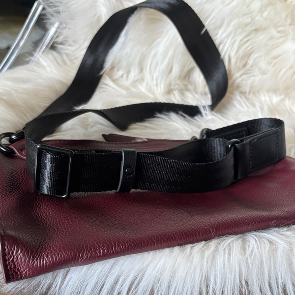 EUC Timbuk2 x Phoebe Dahl Burgundy Crossbody Bag - Picture 4 of 8